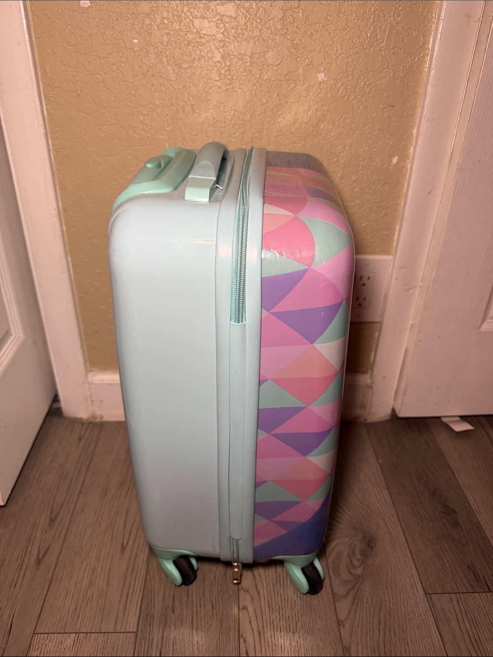Disney Frozen Elsa Carry On Luggage Hardcover 18" Spinner Suitcase - Picture 5 of 12